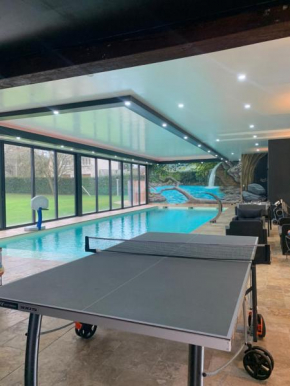 Logement 4 personnes avec piscine intérieure 31 degrés zoo de la FLECHE 24 h du Mans